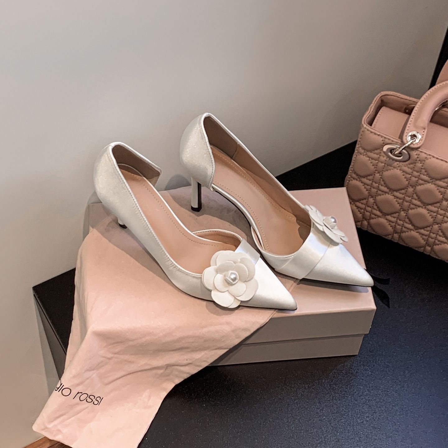 รองเท้าส้นเข็มปลายแหลมผ้าซาติน - Women Formal Wear Heels บทวิจารณ์และราคา